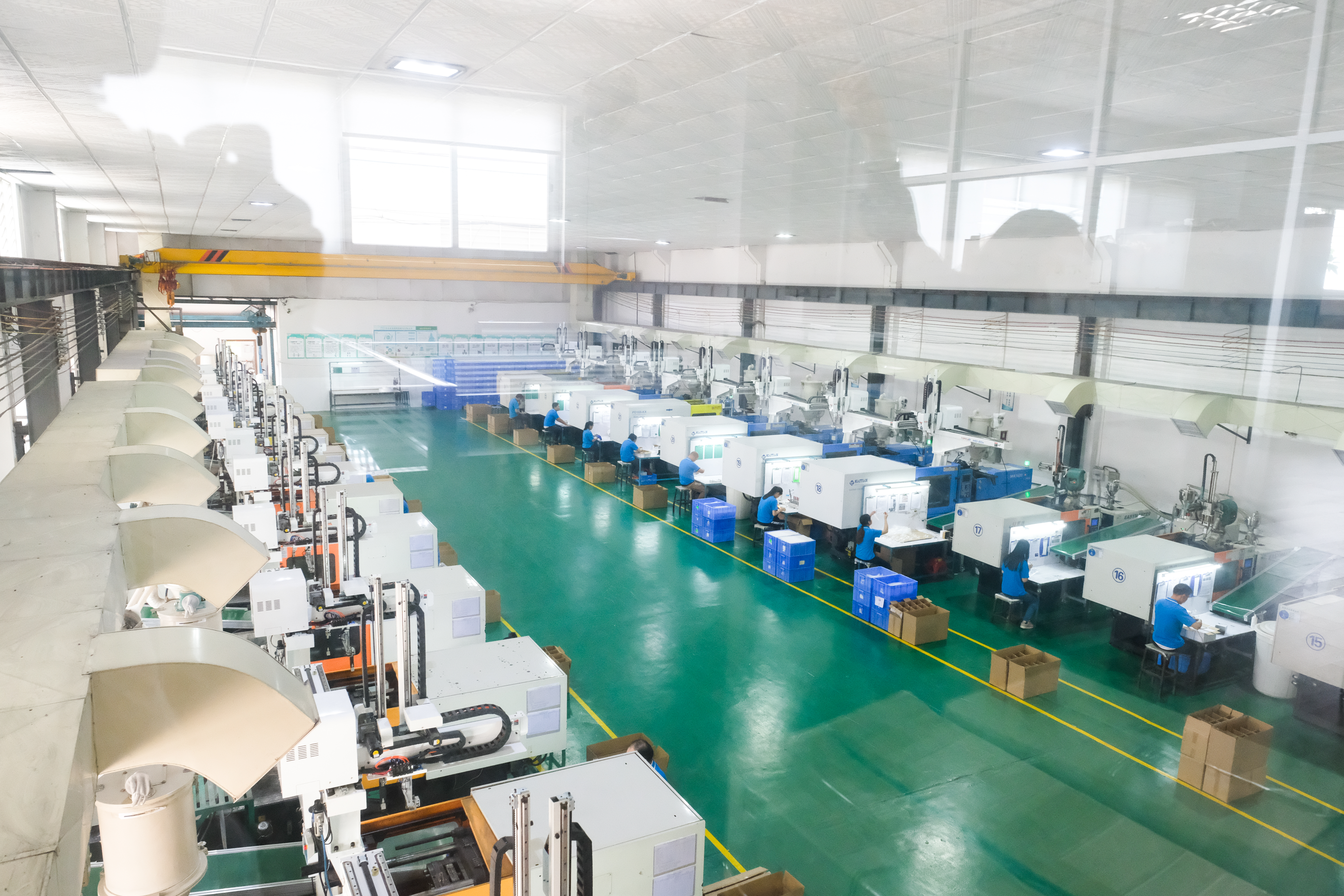 旭錦模具兆能注塑模具車間注塑機(jī)臺(tái)展示